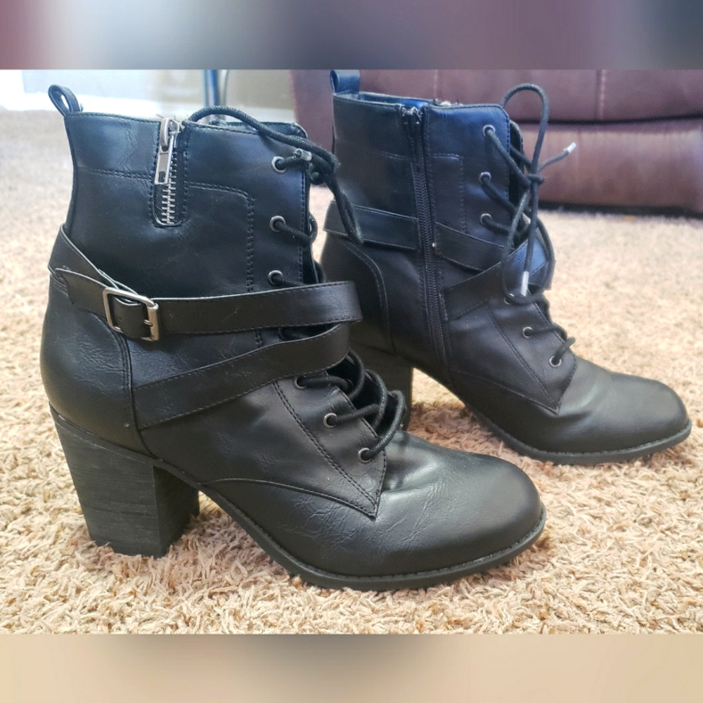 Diba Women's Size 10M Moto Style Booties Buckle Strap Heels